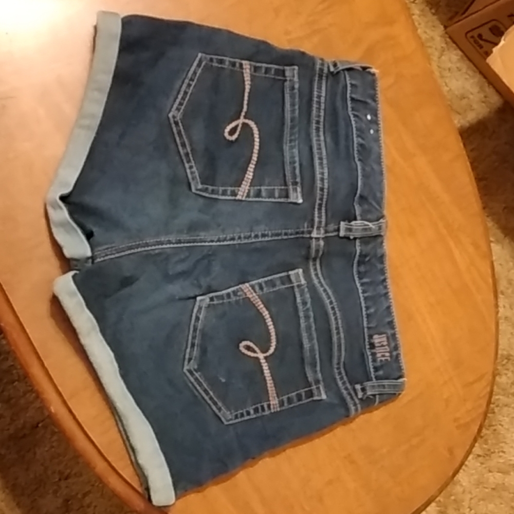 Shorts - Picture 2 of 3